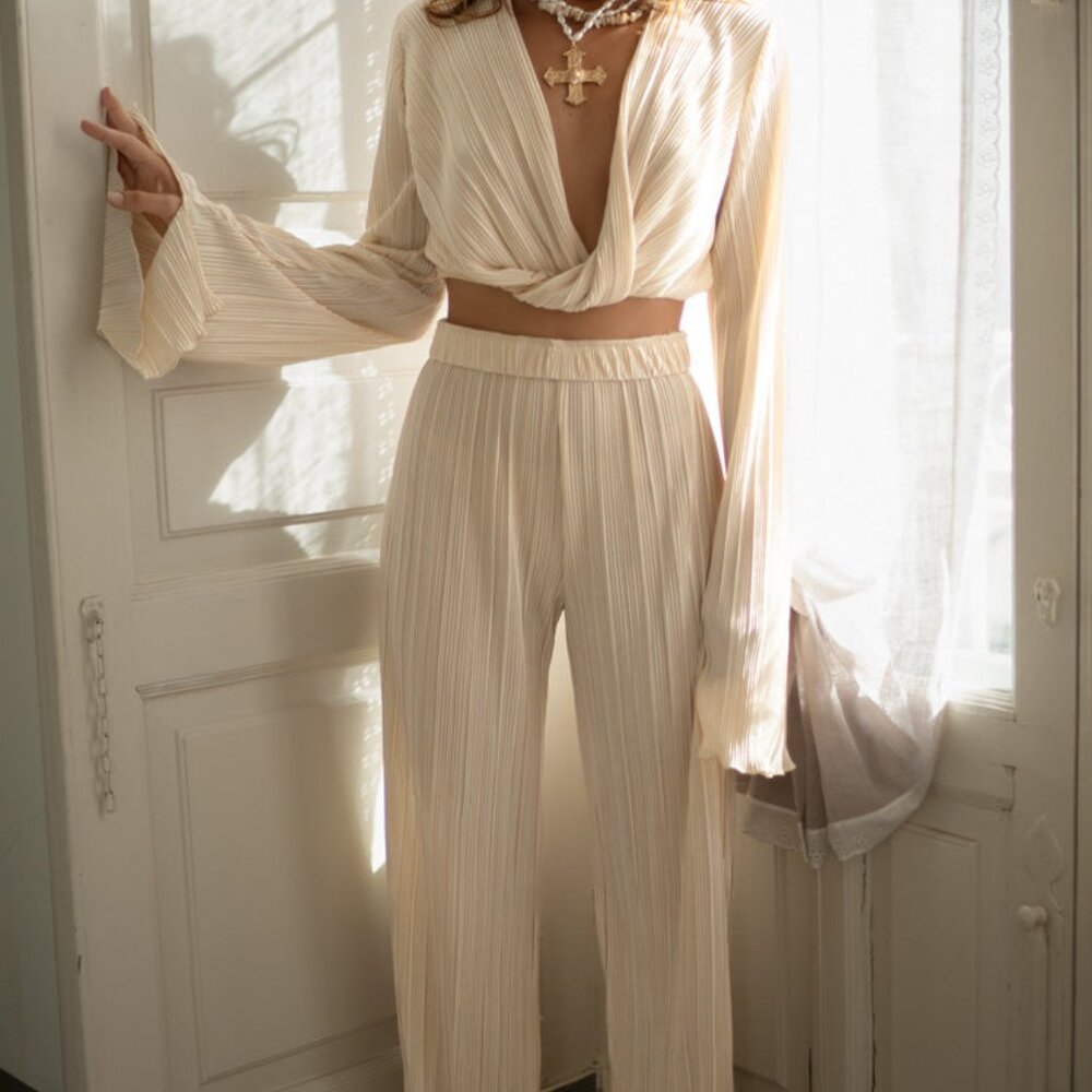 NWT 12th Tribe Marcella Champagne Plisse Pull On Pants & Deep V Top